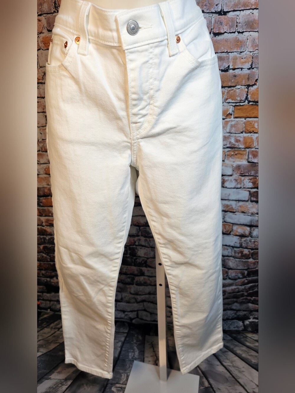 Levi's White Boyfriend Jeans Size 27 Relaxed Fit Straight Leg Denim